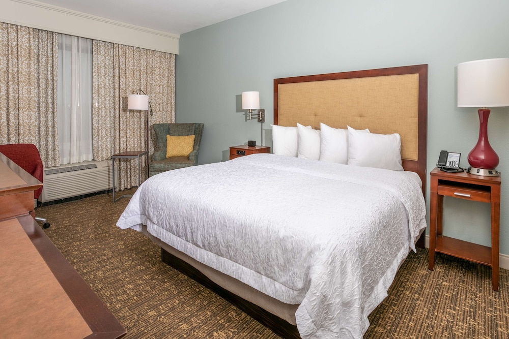Hampton Inn & Suites Nashville Green Hills - photo 16