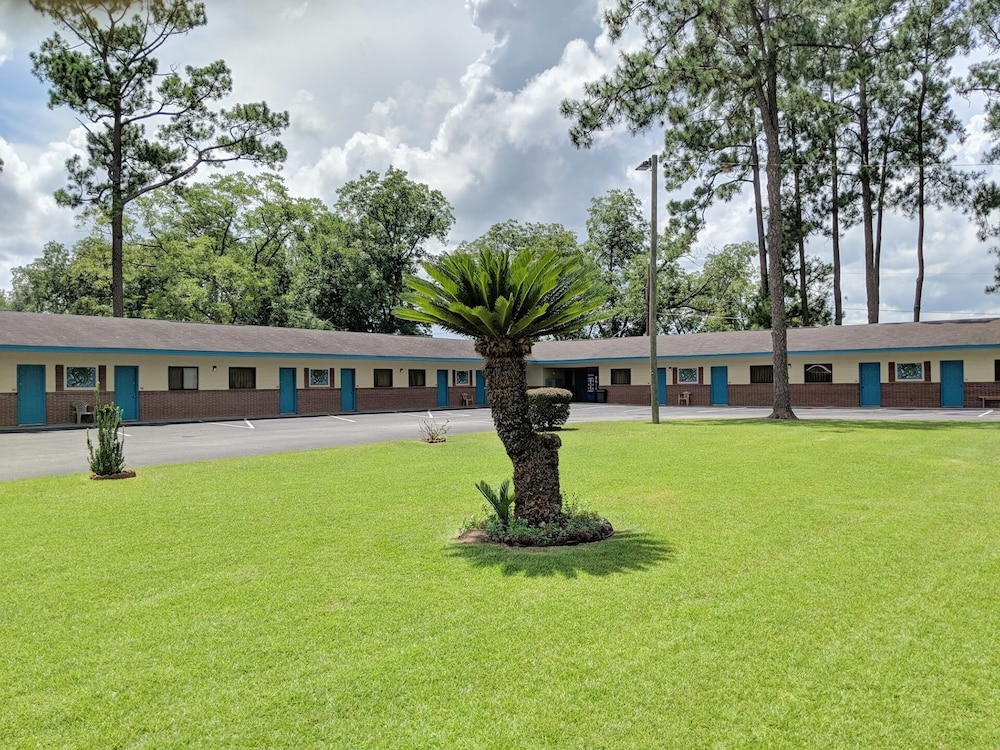 Cheerio Inn Glennville - photo 14