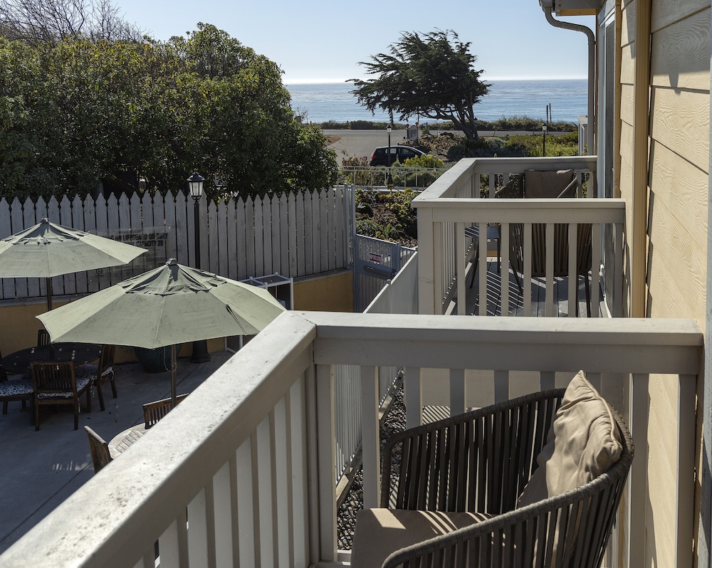 Pelican Inn & Suites - photo 35