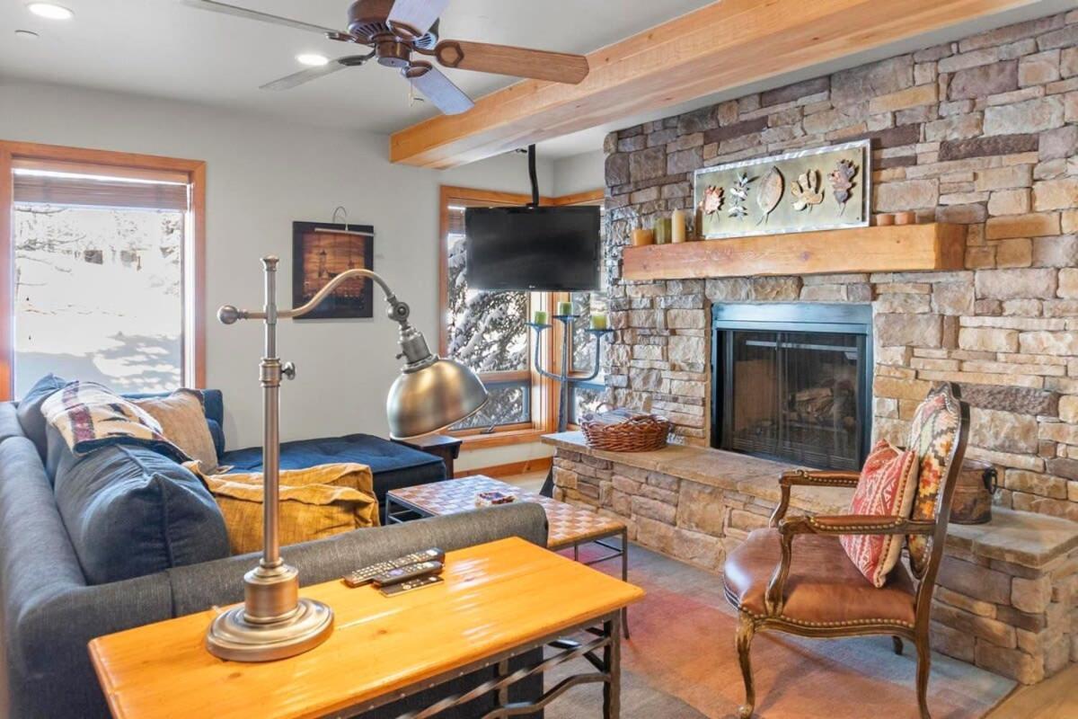 3BR Townhome Incredible Location — Bridgeport — photo 2
