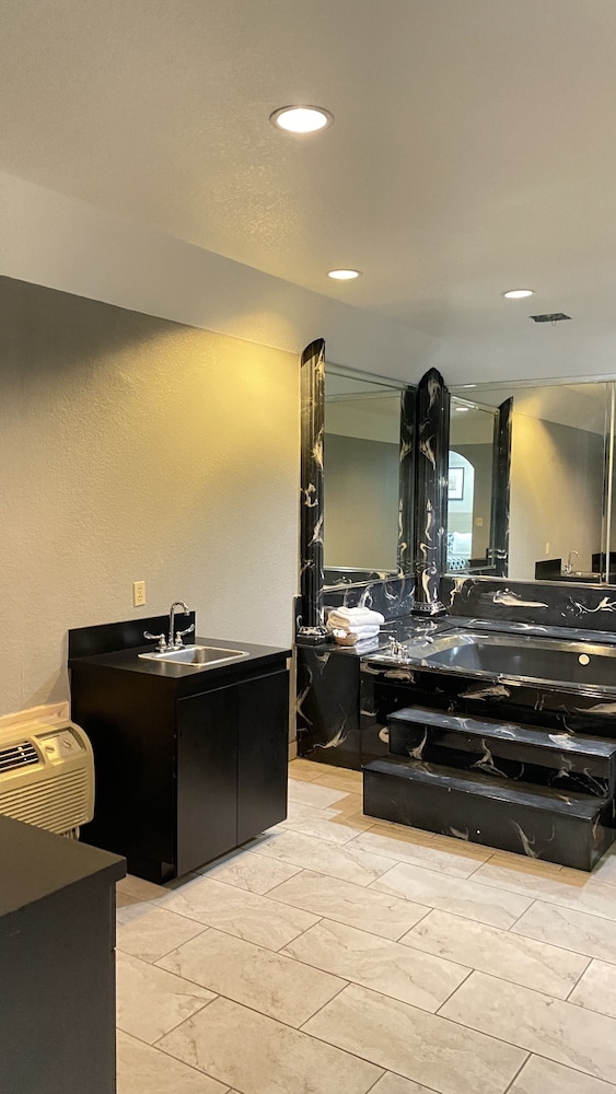Island Suites - photo 34