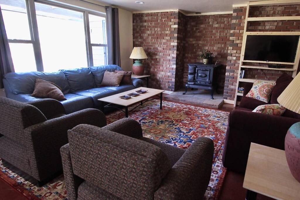 New Lower Level Ranch Home 10 Mins To Town 19342285 — Whitehall
