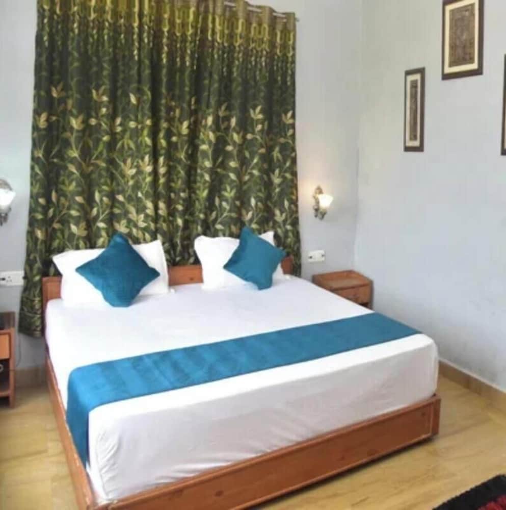 The Wild Cliff - carbon neutral hotel in Dhari