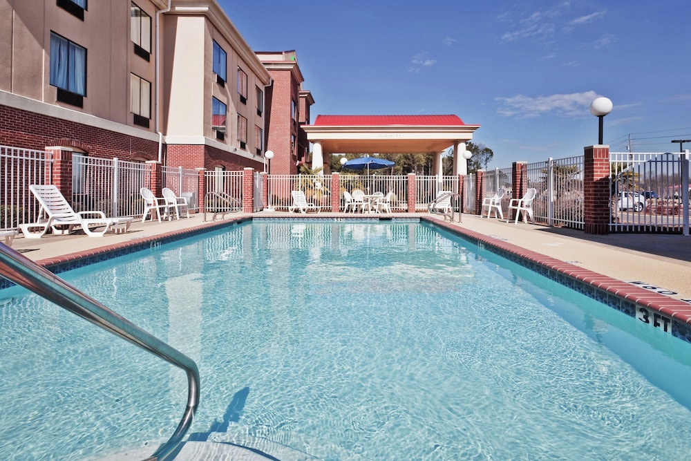 Holiday Inn Express & Suites Forest by IHG — hotel in Forest