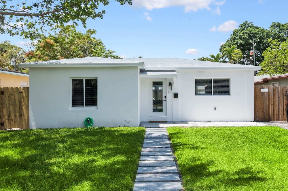 Sunrise Palms 10 Min to Beach in Fort Lauderdale, United States