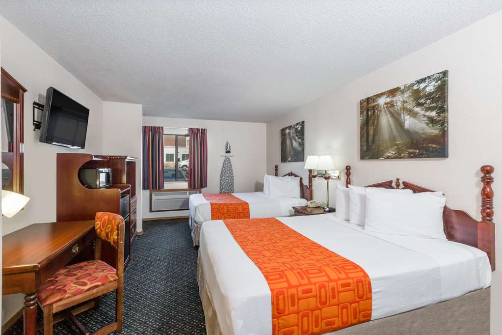 Howard Johnson by Wyndham Wichita Airport - photo 11