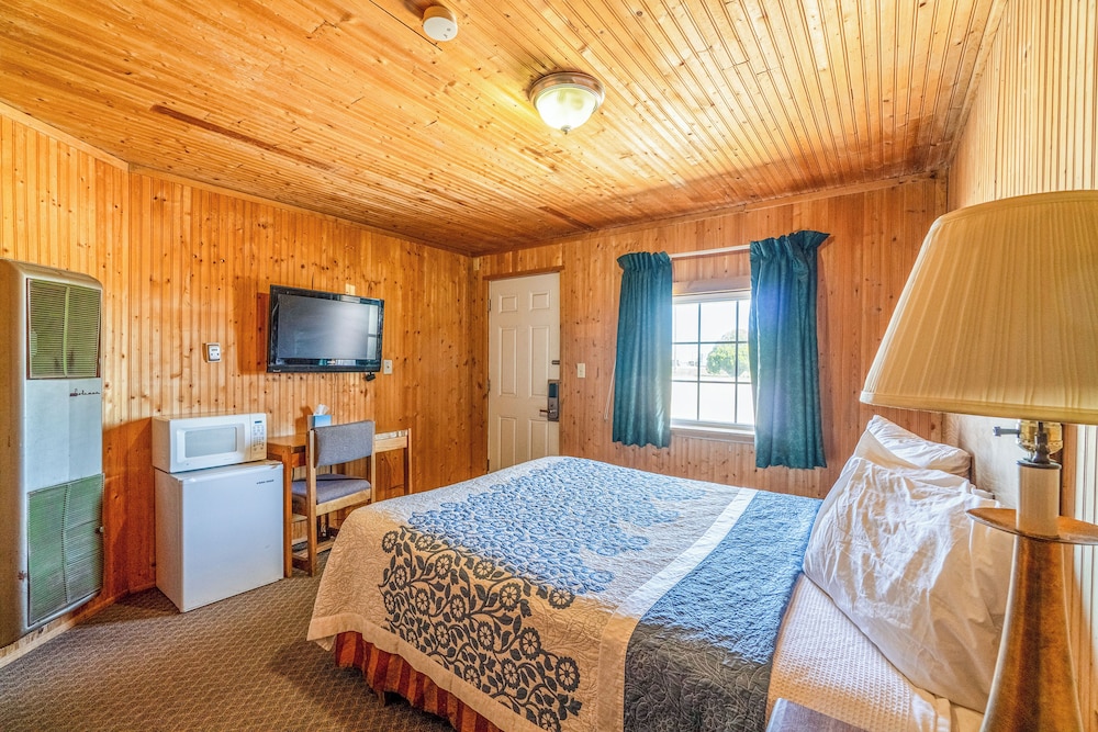 Green Acre Motel by OYO Near Rush County Airport - photo 12