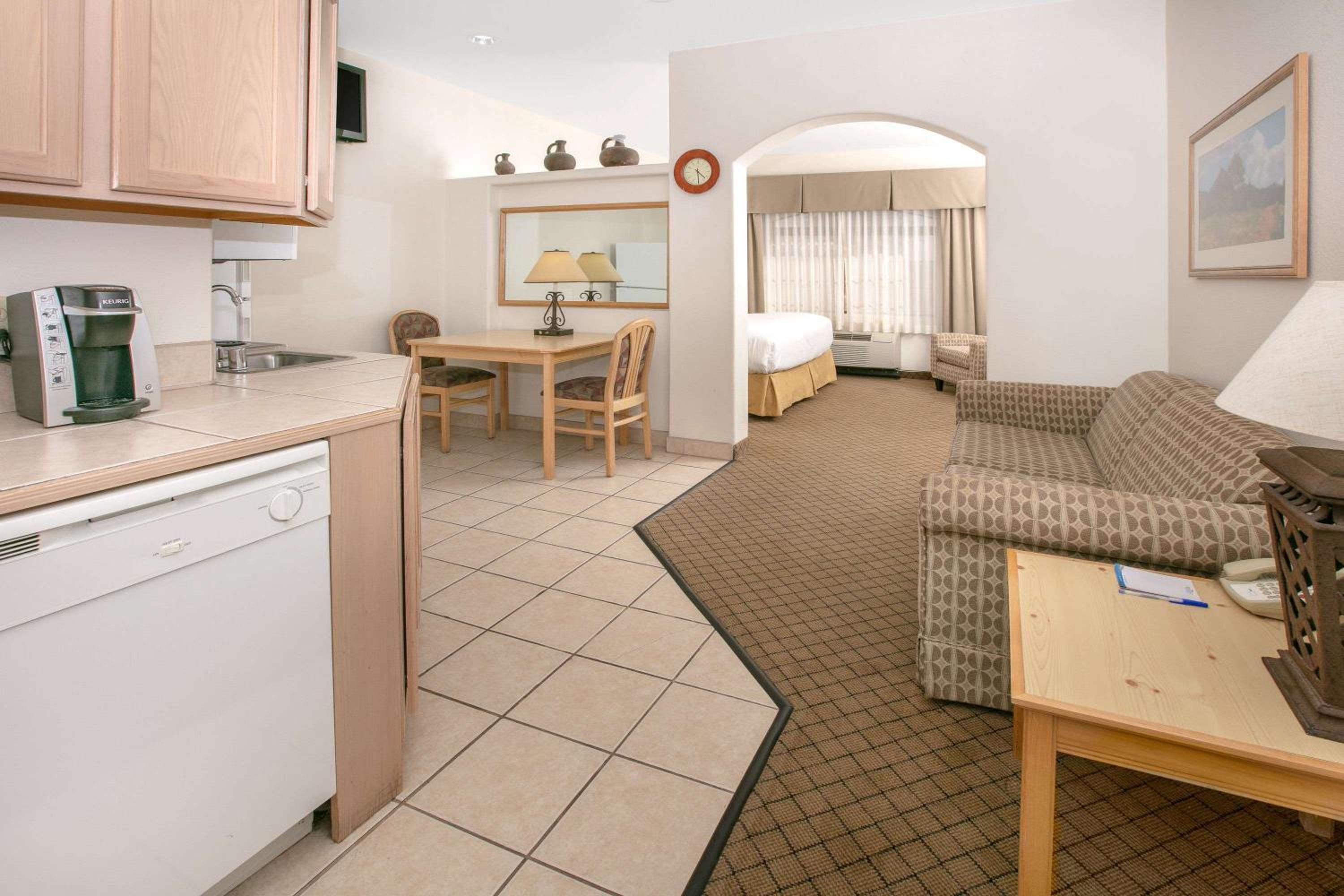 Baymont by Wyndham Roswell - photo 18