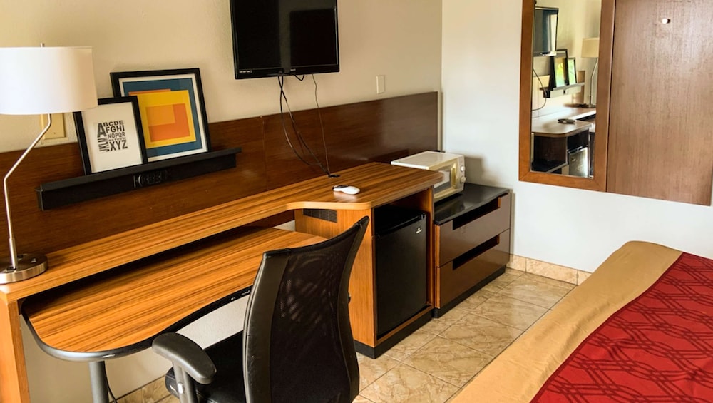 Luxury Inn & Suites Forrest City - photo 9