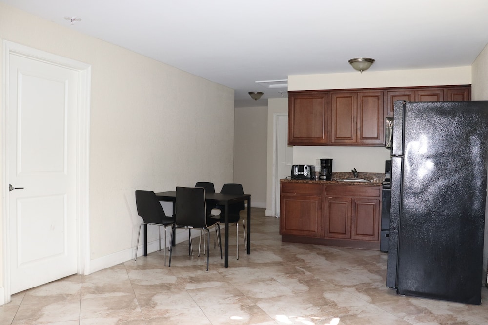 Curtis Inn & Suites - photo 21