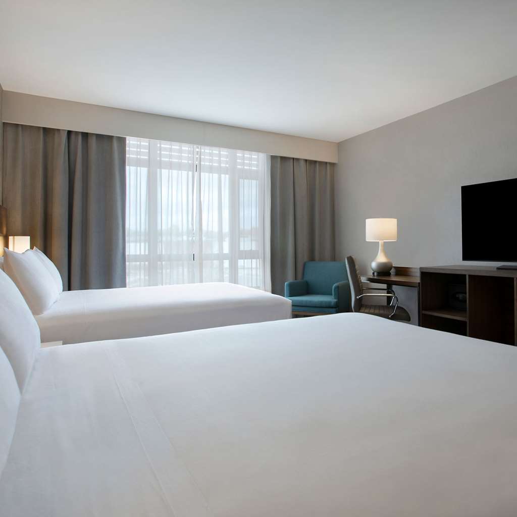 Great Blue Heron Hotel — hotel in Oshawa