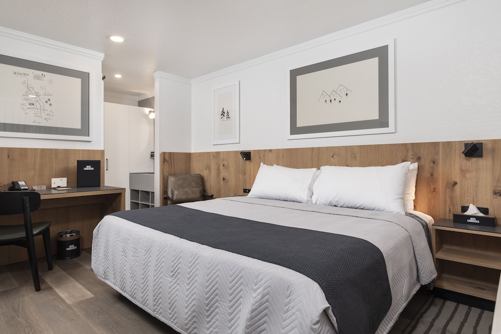 The Lumberjack Hotel - photo 12