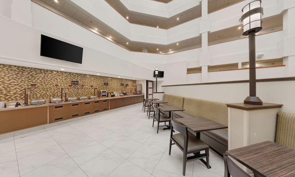 Embassy Suites by Hilton Milwaukee Brookfield - photo 49