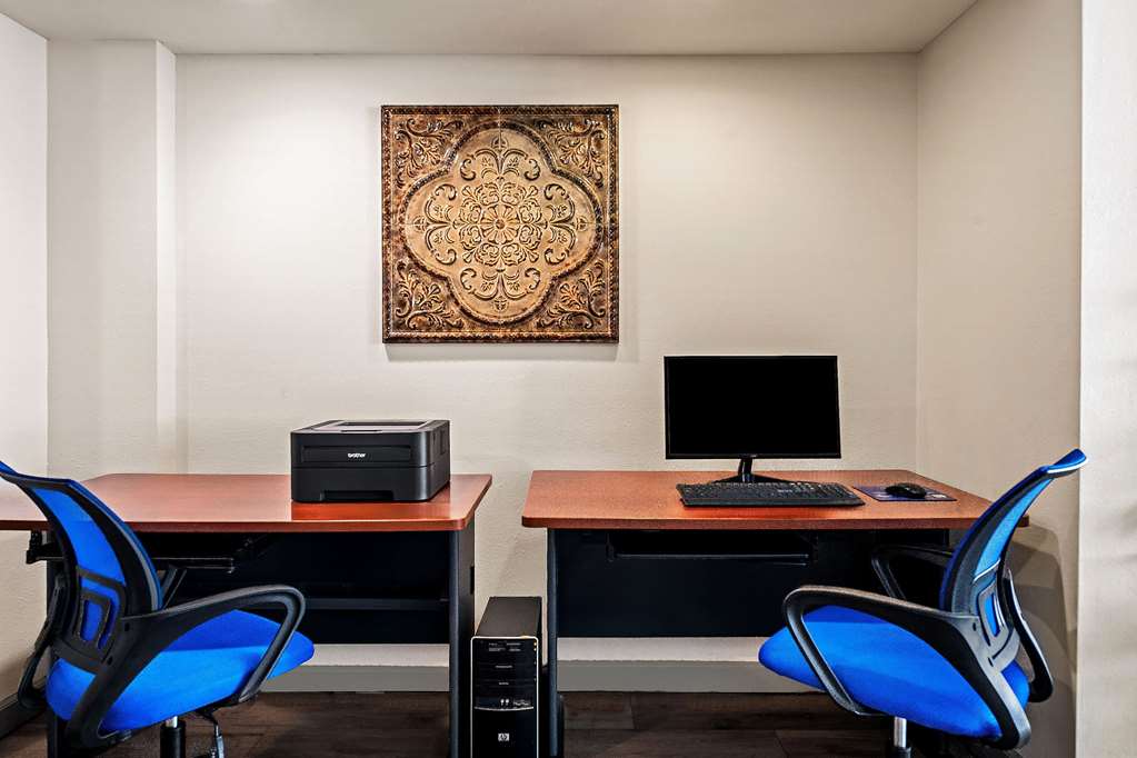 Days Inn by Wyndham Dubuque - photo 31