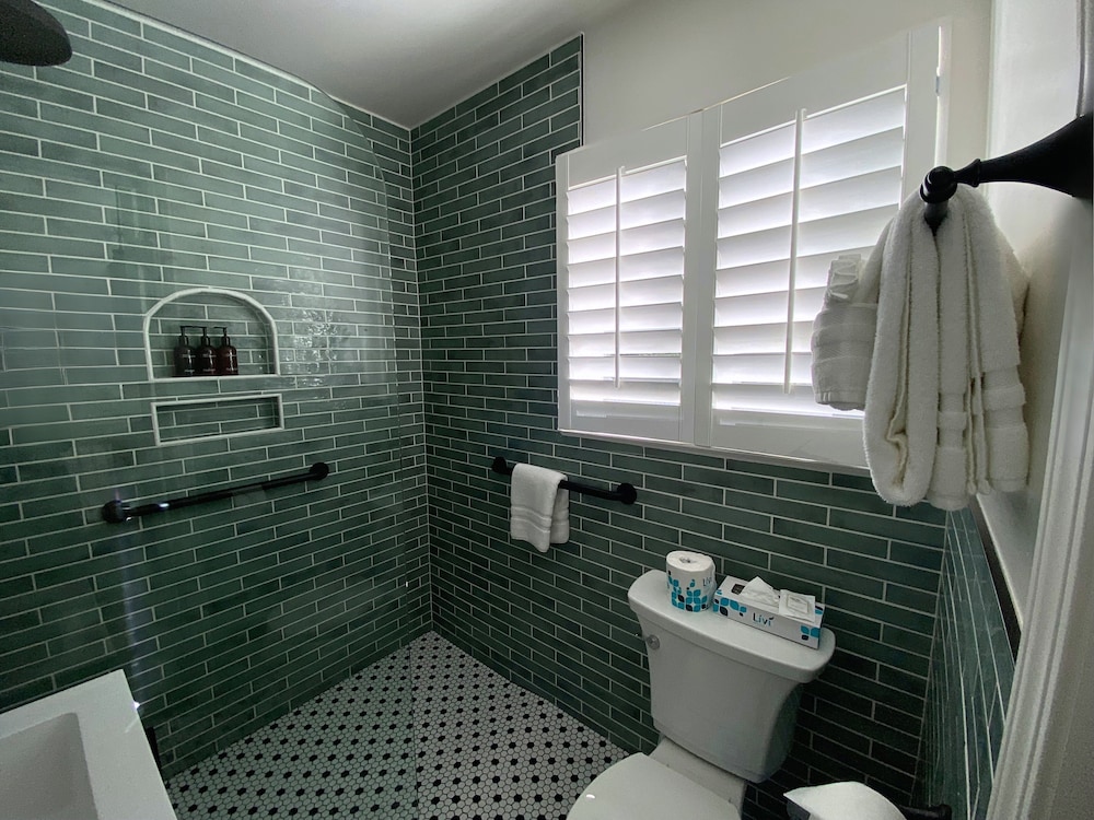 Carmel Green Lantern Inn - photo 80