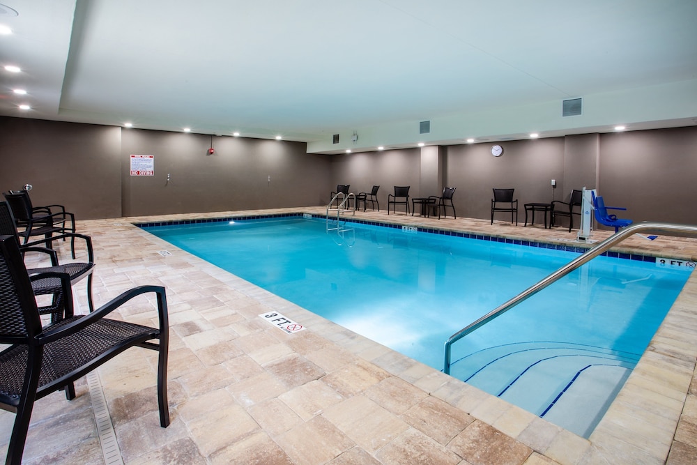 Holiday Inn Express & Suites Deland South by IHG - photo 20