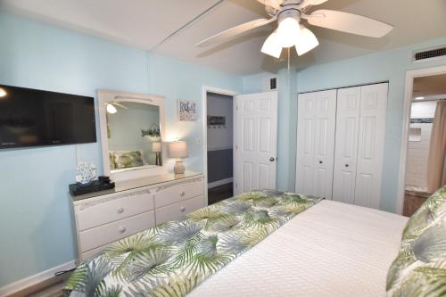 0208 Waters Edge Resort 1 Bedroom Condo by RedAwning - photo 17