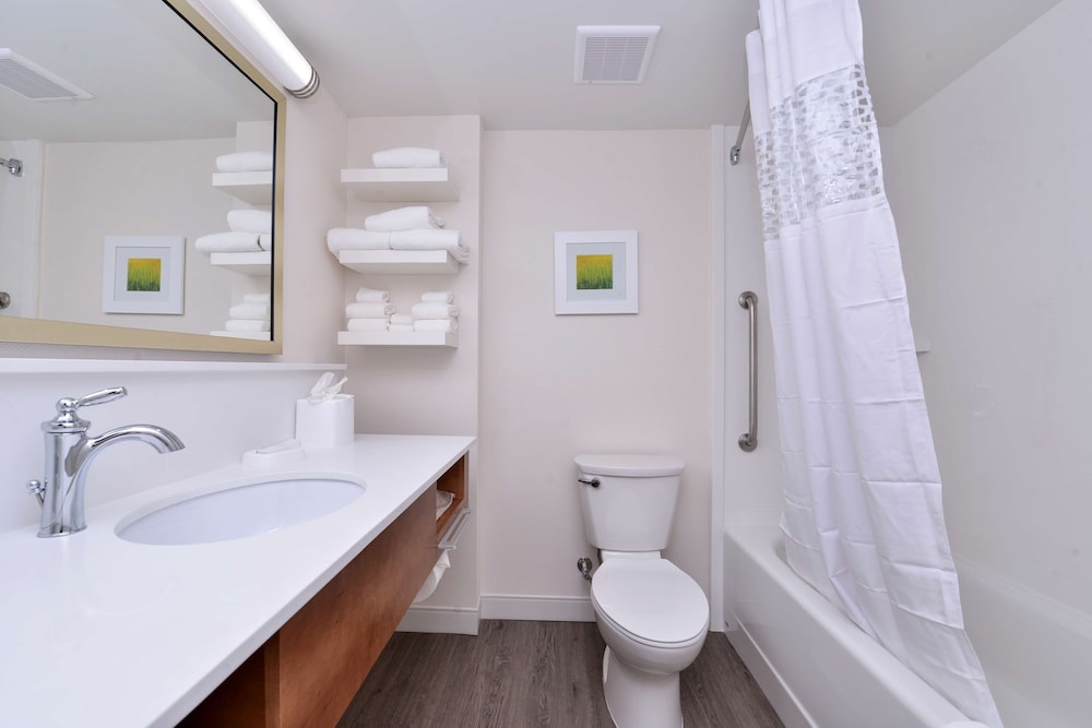 Hampton Inn Cartersville - photo 19