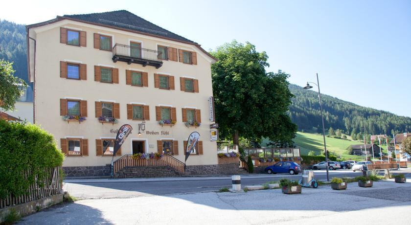 Gasthof Zum Weissen Rv Ssl - carbon neutral hotel in Sarentino
