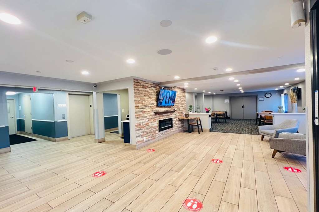 AmericInn by Wyndham Glendale Milwaukee - photo 7