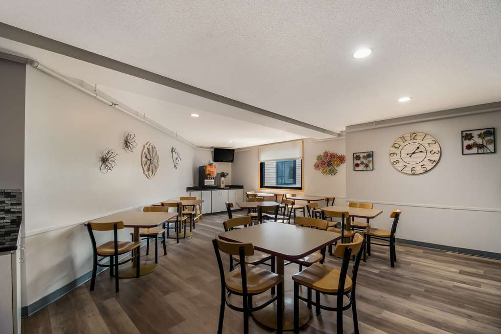 Econo Lodge Duluth near Miller Hill Mall - photo 19