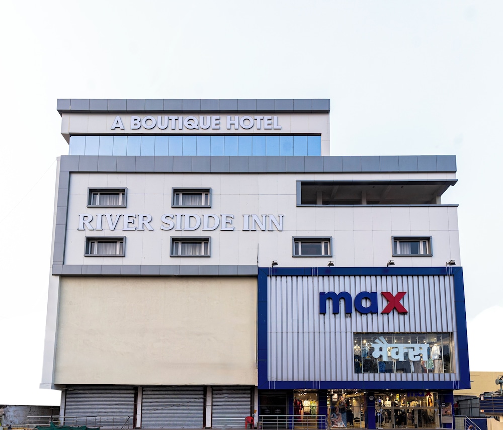 River sidde inn in Jamshedpur, India