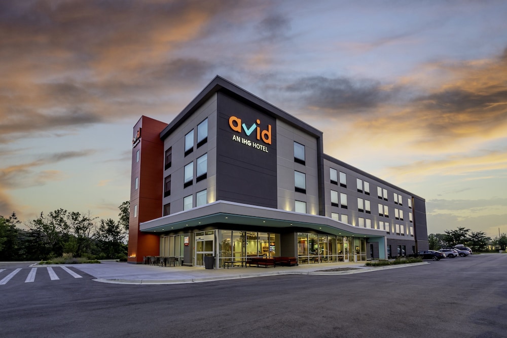 avid hotel Milwaukee West Waukesha by IHG pet-friendly hotel Pewaukee