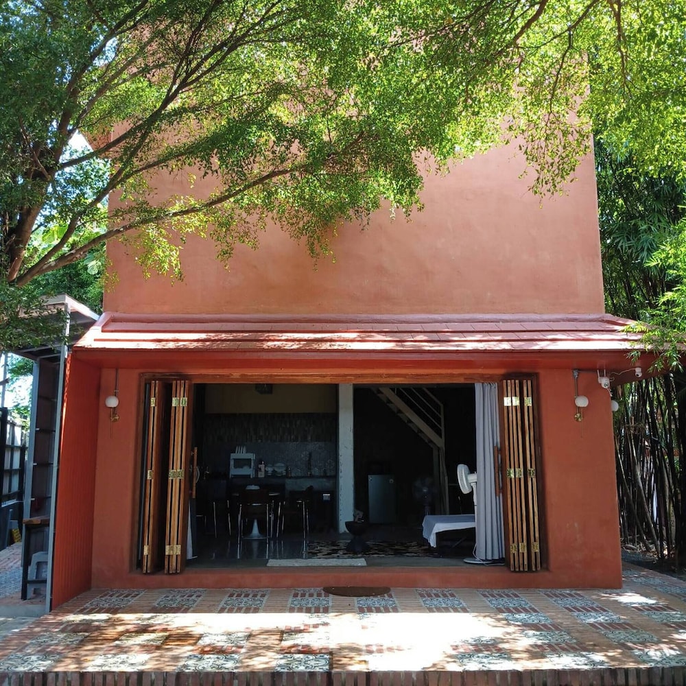 Tim & T Studio Art of Living — hotel in Saraphi
