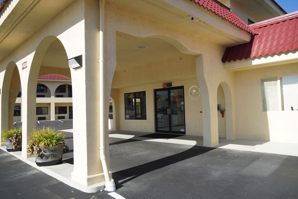 Timberland Inn & Suites - photo 97