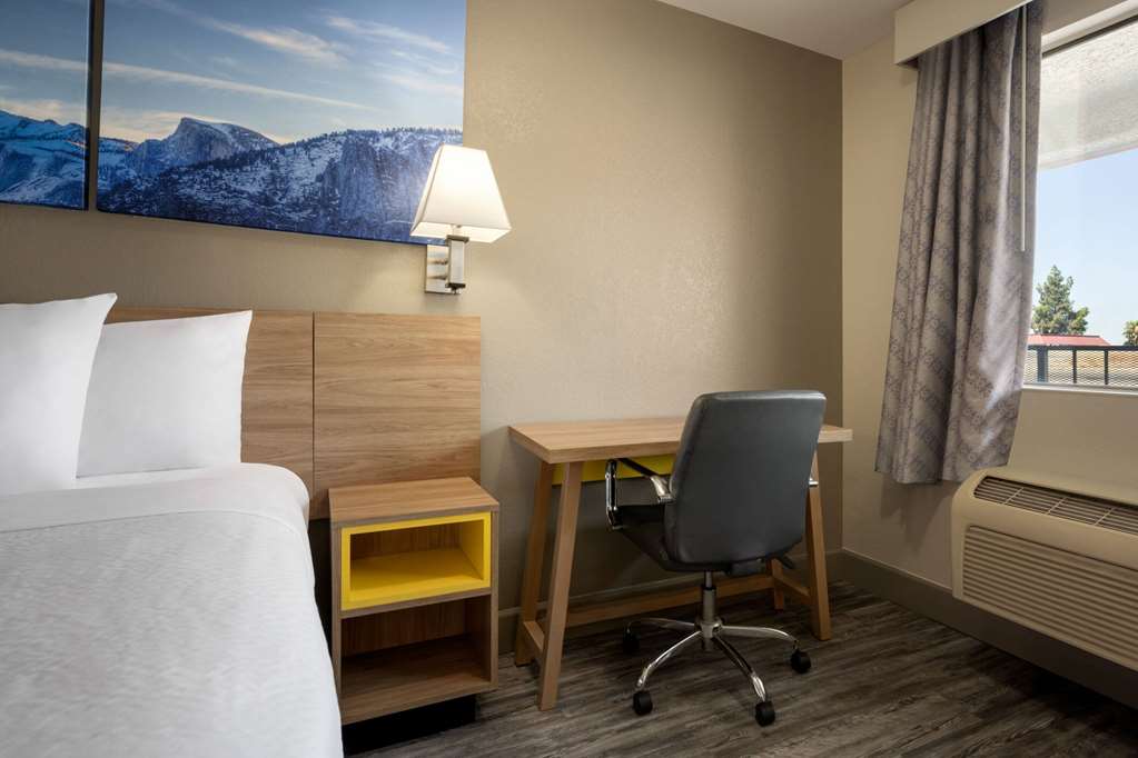 Days Inn by Wyndham Fresno South - photo 22