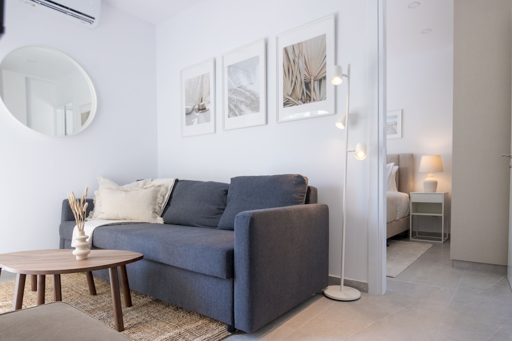Phaedrus Living: Limnaria Luxury Flat Ivy 121