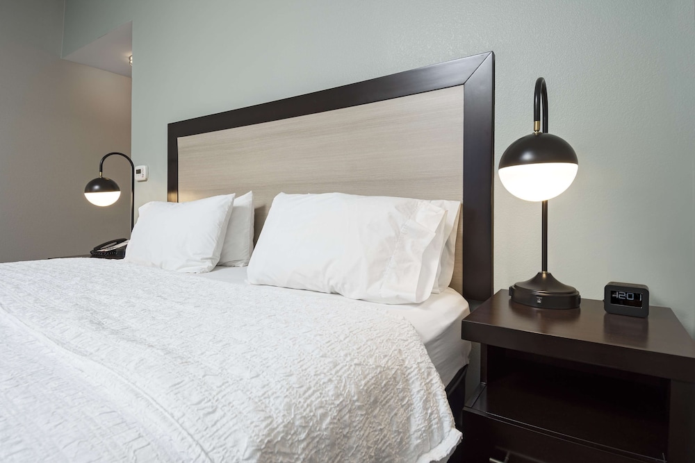 Hampton Inn & Suites Raleigh Downtown - photo 28