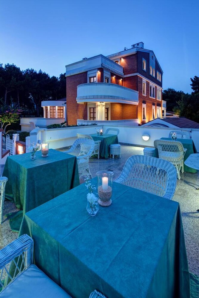 Mansion With 10 Bedrooms in Pula With Wonderful sea View Terrace and — 4-Star Luxury Hotel in Pula, Croatia