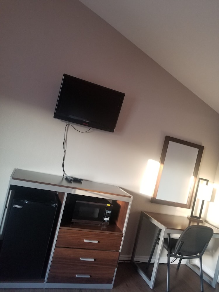 Econo Inn Lackland - photo 6