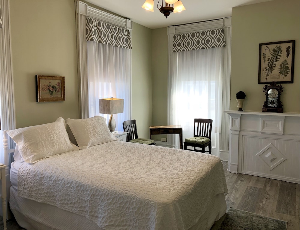 Rogues Harbor Inn - photo 27