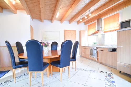 Hof Kohne Doppelhaus Wohnung Dreifachhexe — Schmallenberg