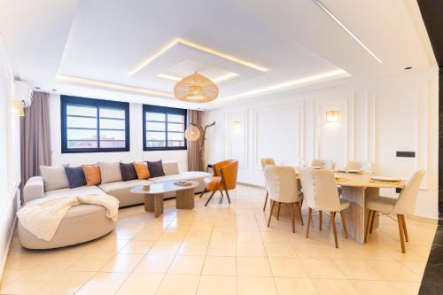 Appartement élégant avec jacuzzi à deux pas de Guéliz — 4-Star Luxury Hotel in Marrakesh, Morocco