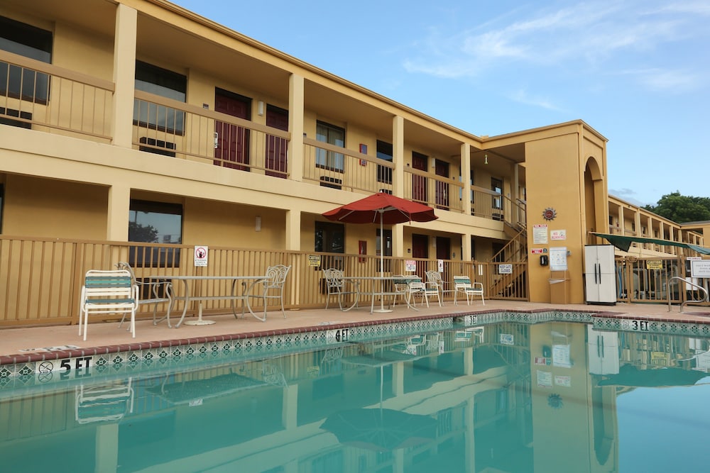 Red Roof Inn Ardmore - photo 22