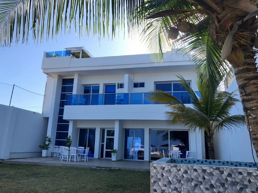 6mb 1 Mansion In Cartagena On The Beach With Air Conditioning And Wifi in Cartagena, Colombia