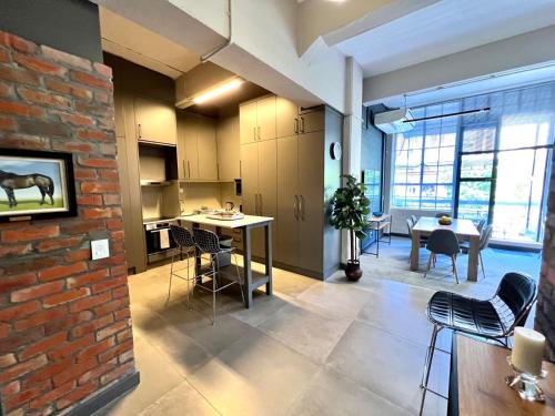 No load shedding Spacious Apartment — 4-Star Luxury Hotel in Cape Town, South Africa