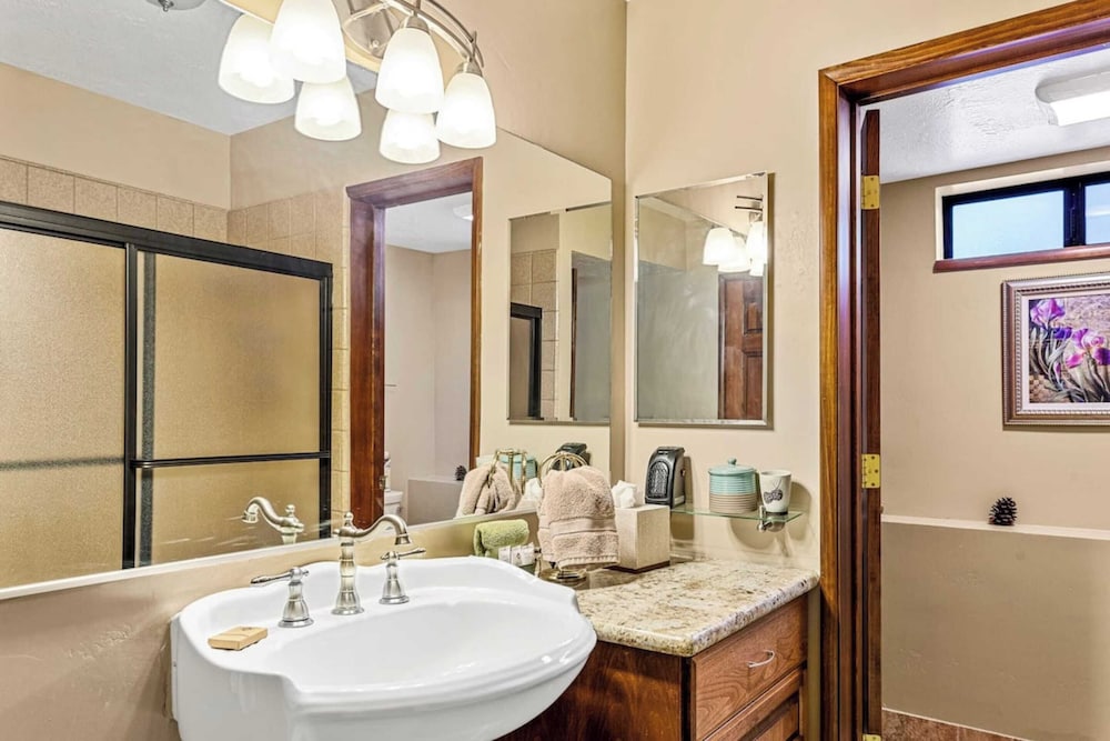 Sutter Ln by Avantstay Beautifully Remodeled Kitchen 4cabin chic Bedrooms - photo 11