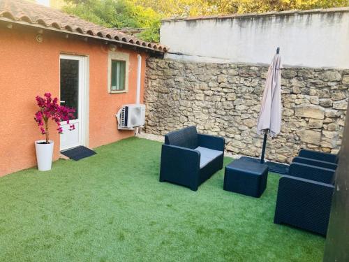 Maisonnette T1 Au Calme a 1min a Pied de la Gare Sncf - carbon neutral hotel in Unknown City