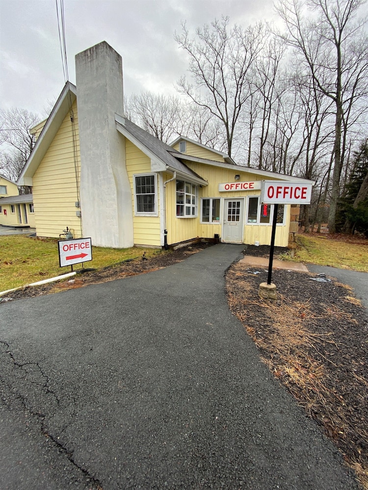 Country Place Inn And Suites - photo 20