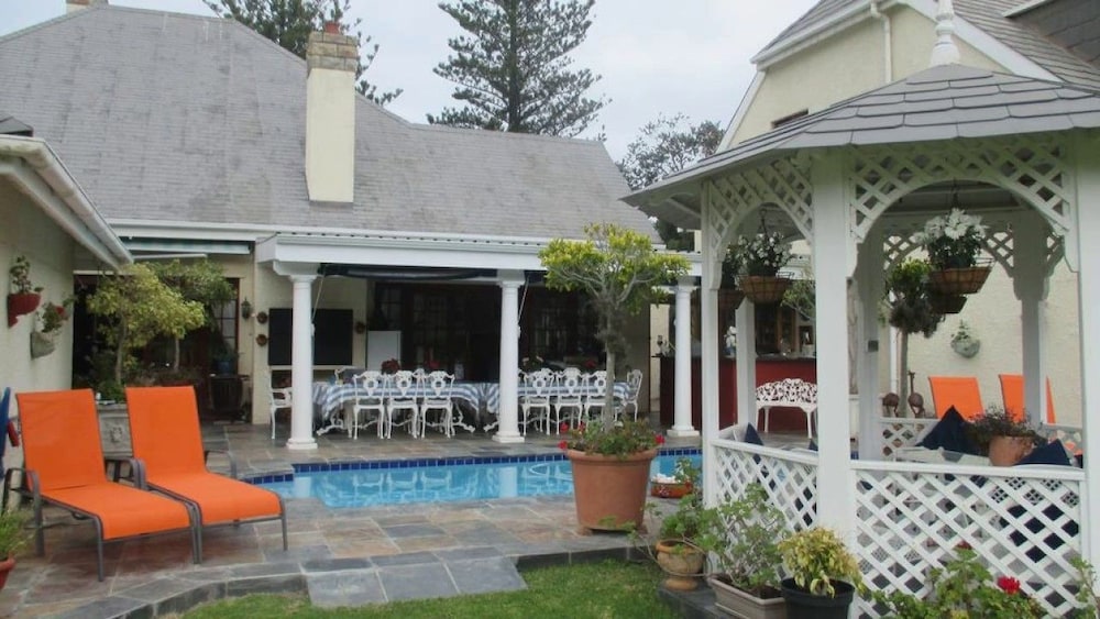 Mulligans Golf Lodge — 4-Star Luxury Hotel in Hermanus, South Africa