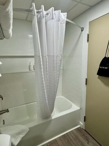 Eagles Nest Hotel - photo 12