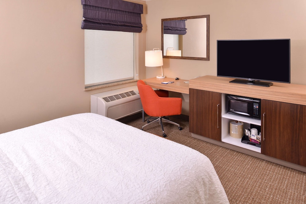 Hampton Inn York - photo 11