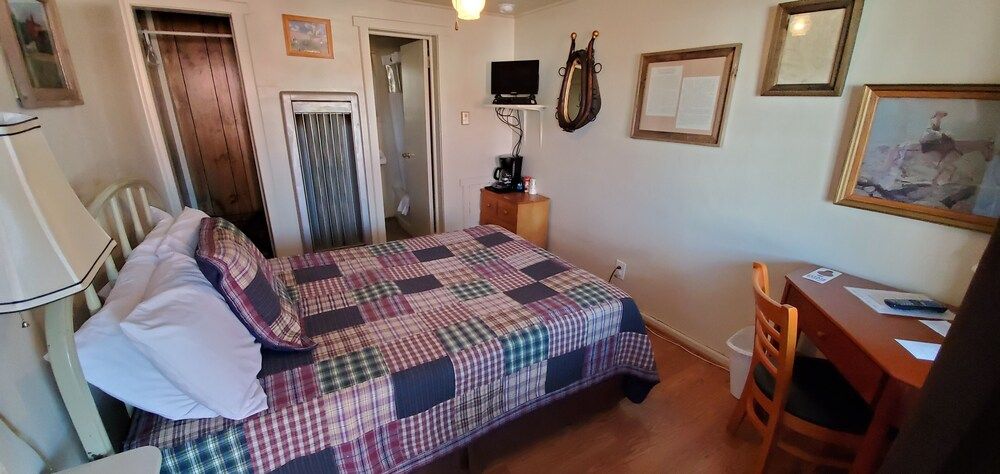 Hikers Cimarron Inn & RV Park - photo 2