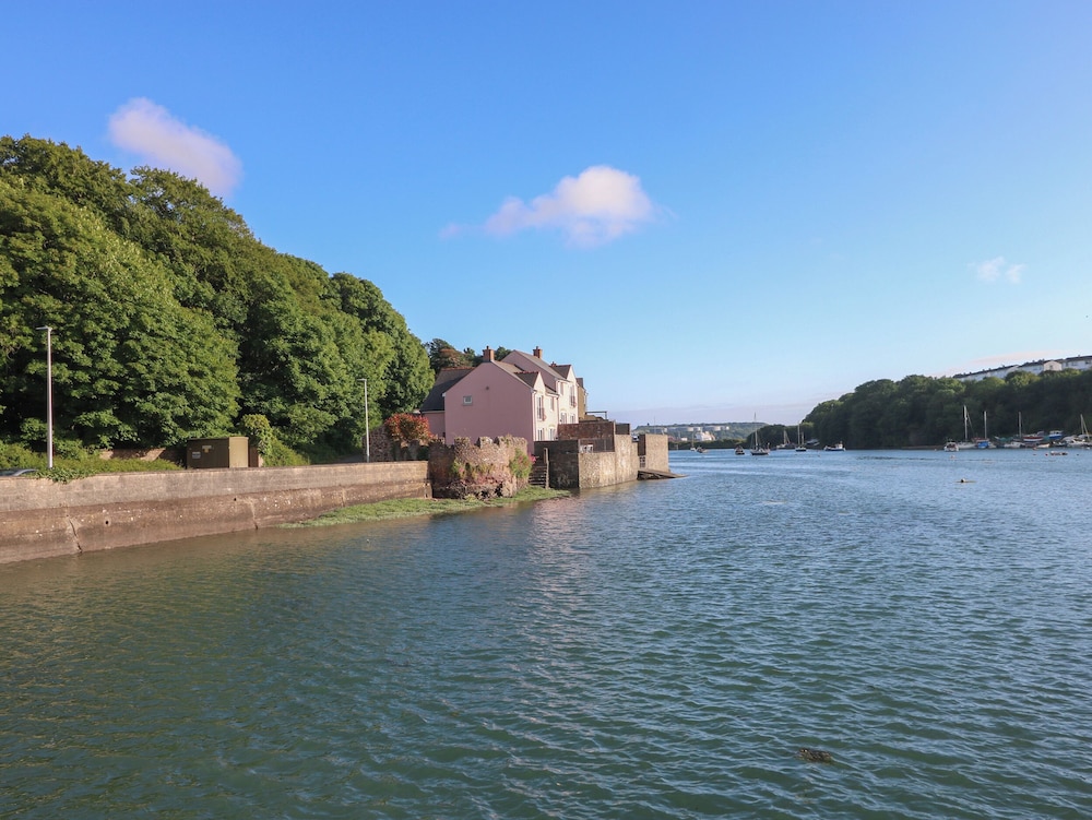 Egret — 4-Star Luxury Hotel in Milford Haven, United Kingdom