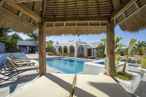 Villa Savines is a luxury villa close to Ibiza Town and Playa Den Bossa — 4-Star Luxury Hotel in Ibiza, Spain