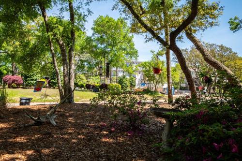 Beaching & Griping by Oak Island Accommodations - photo 6